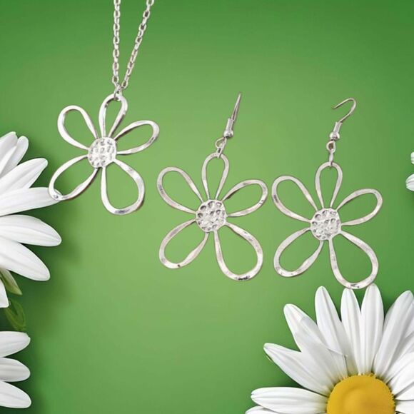 Silver Daisy Flower Necklace Earrings Set - Picture 2 of 5
